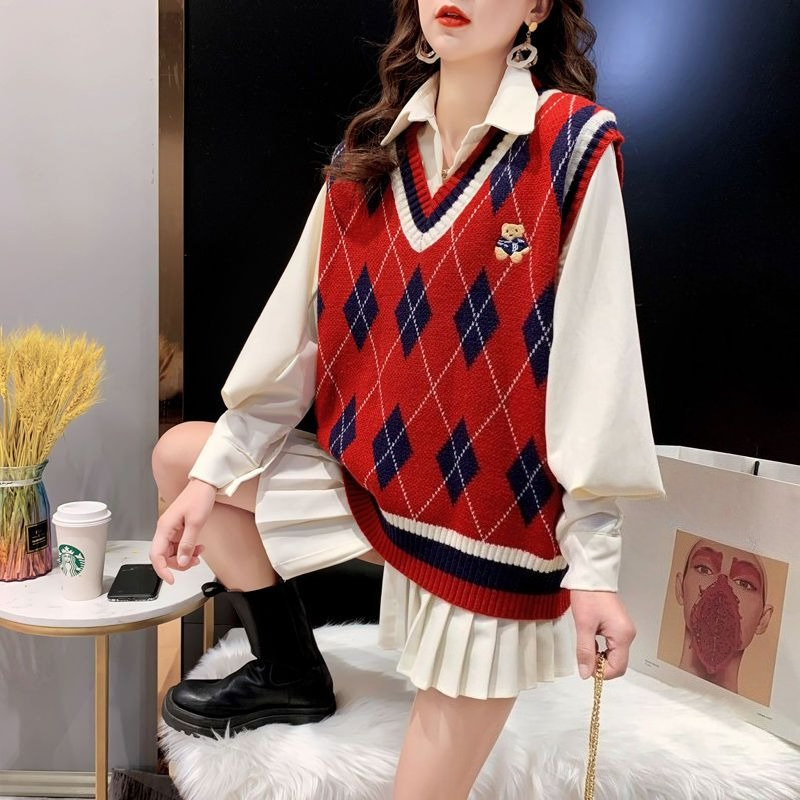 Winter Clothing Trends 2025 - เสื้อกั๊กถักสีแดงสำหรับผู้หญิง เสื้อกั๊กไร้แขนสำหรับฤดูหนาว 2025 สไตล์สวยงาม เสื้อผ้าสำหรับการเดินทาง กำลังเป็นที่นิยม